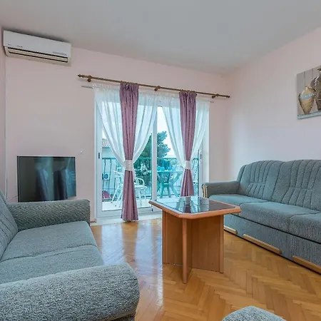 Apartment Mara *